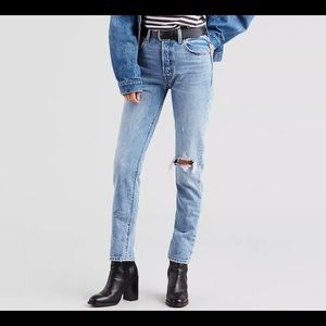 Levi Skinny Jean 501 Light Wash Ripped